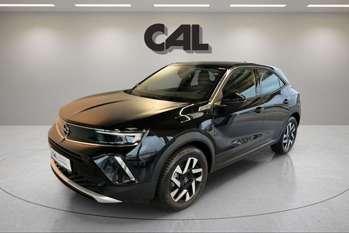 Sort Opel Mokka-e fra 2023 set udefra