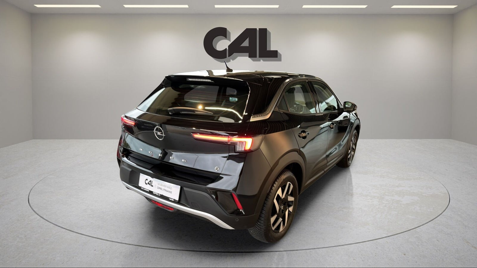 Sort Opel Mokka-e fra 2023