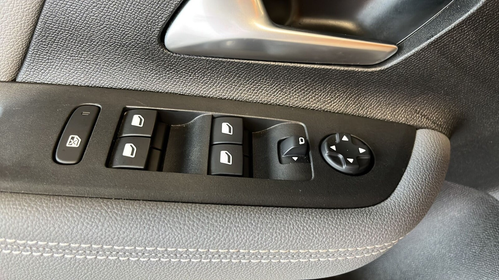 Sort Opel Mokka-e fra 2023