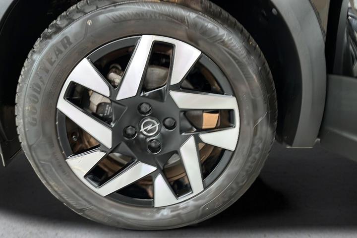 Sort Opel Mokka-e fra 2023