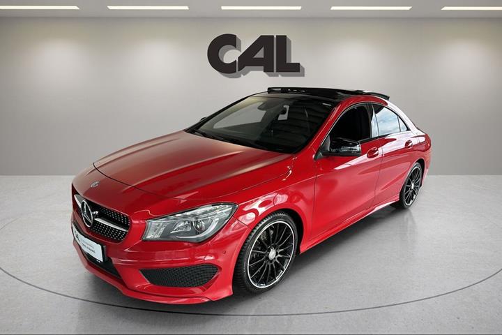 Rød Mercedes CLA220 d fra 2015 set udefra