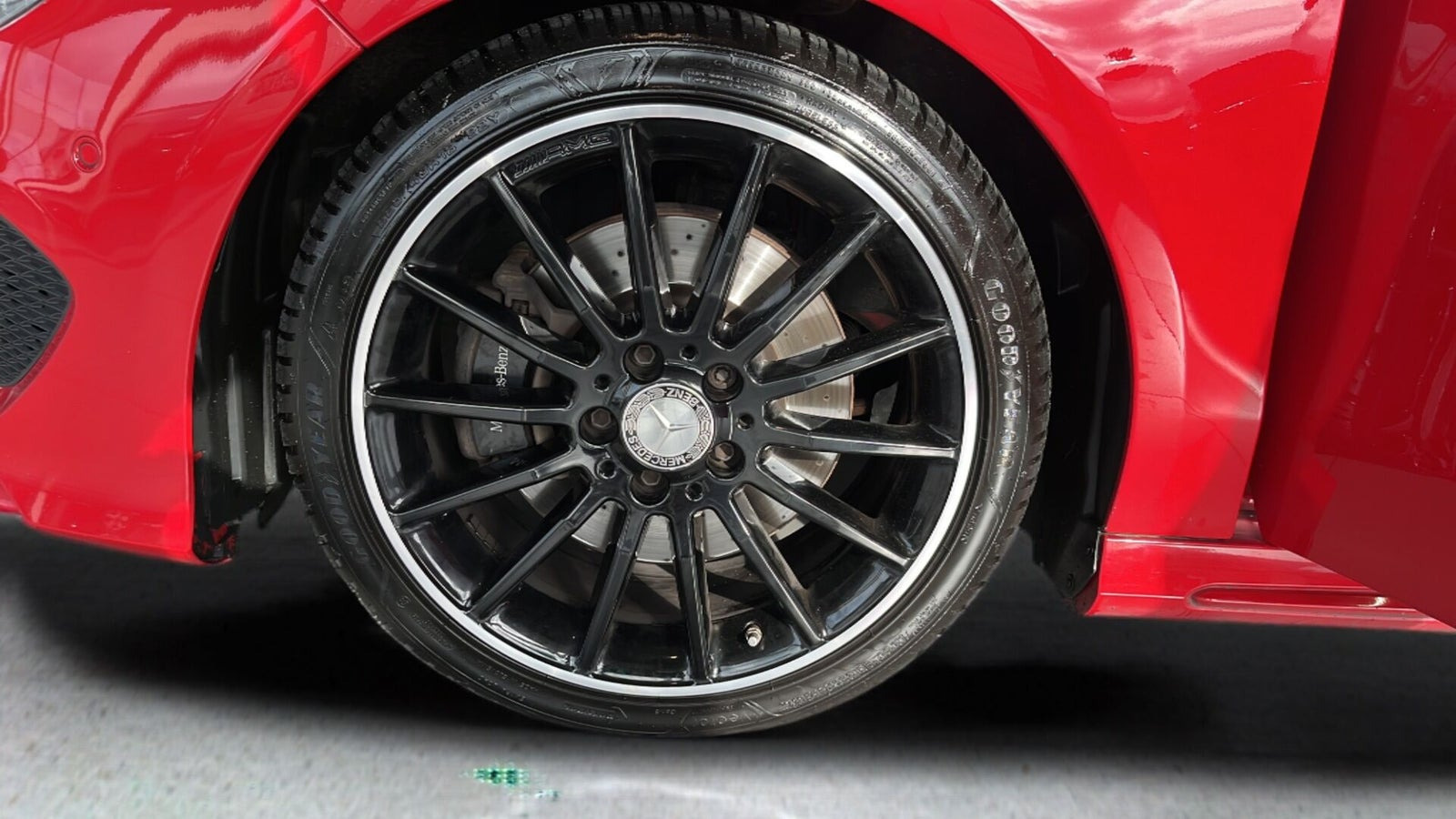 Rød Mercedes CLA220 d fra 2015