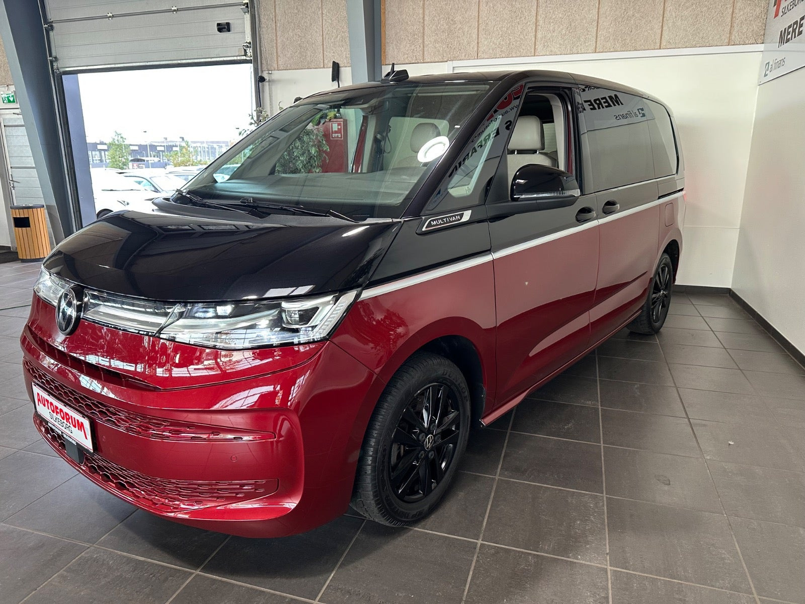 Sort VW Multivan fra 2024