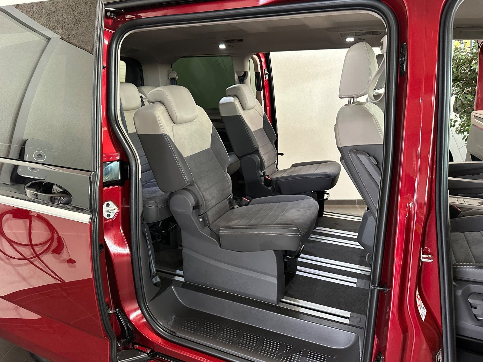 Sort VW Multivan fra 2024