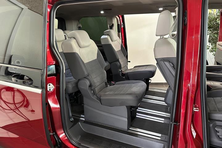 Sort VW Multivan fra 2024