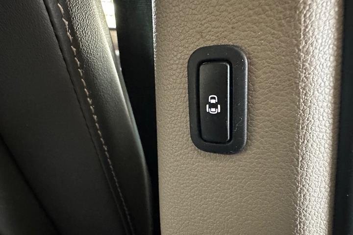 Sort VW Multivan fra 2024