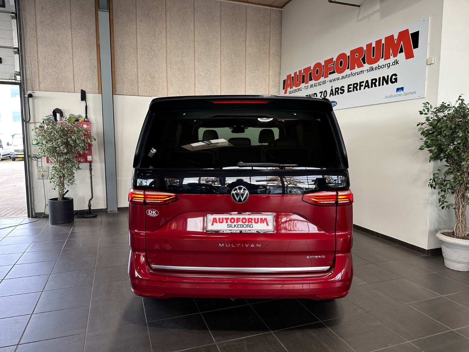Sort VW Multivan fra 2024