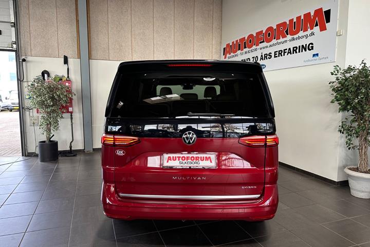 Sort VW Multivan fra 2024