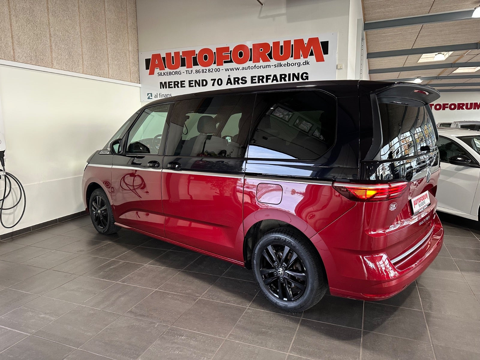 Sort VW Multivan fra 2024