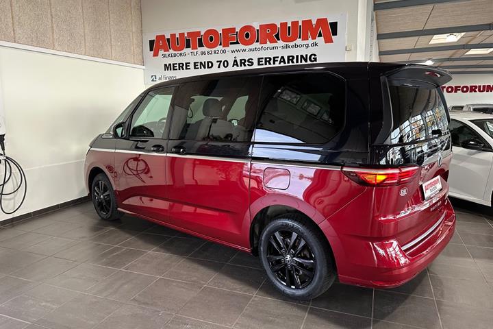 Sort VW Multivan fra 2024