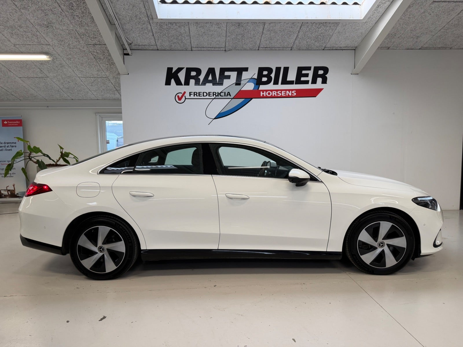 Hvid Mercedes CLA250+ fra 2025
