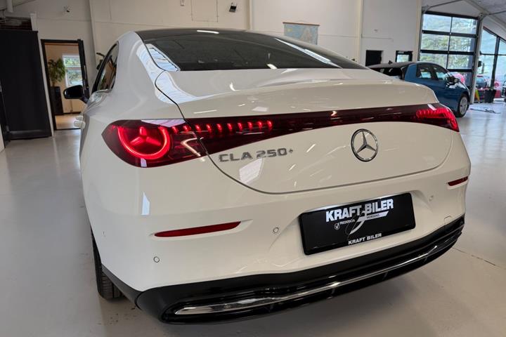 Hvid Mercedes CLA250+ fra 2025
