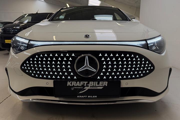 Hvid Mercedes CLA250+ fra 2025