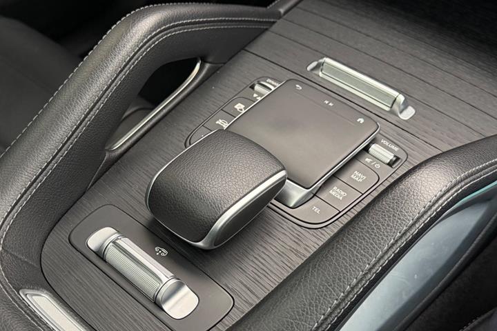 Grå Mercedes GLE350 de fra 2023
