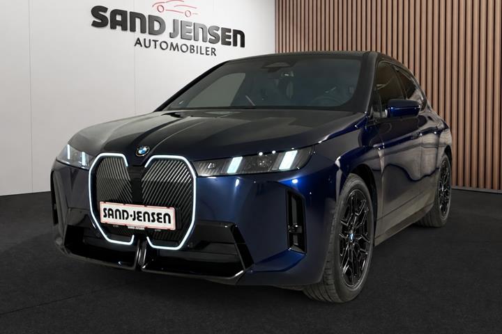 Blå BMW iX fra 2025