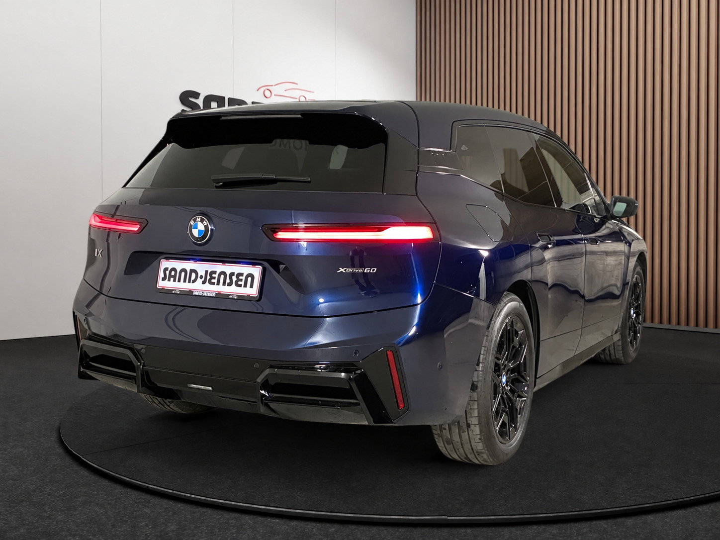 Blå BMW iX fra 2025