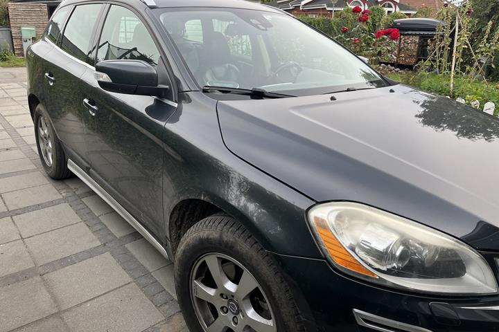 Blå Volvo XC60 fra 2012