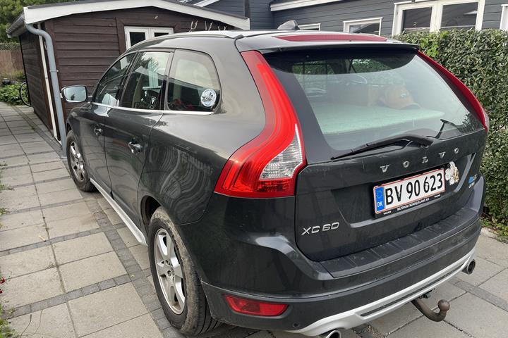Blå Volvo XC60 fra 2012