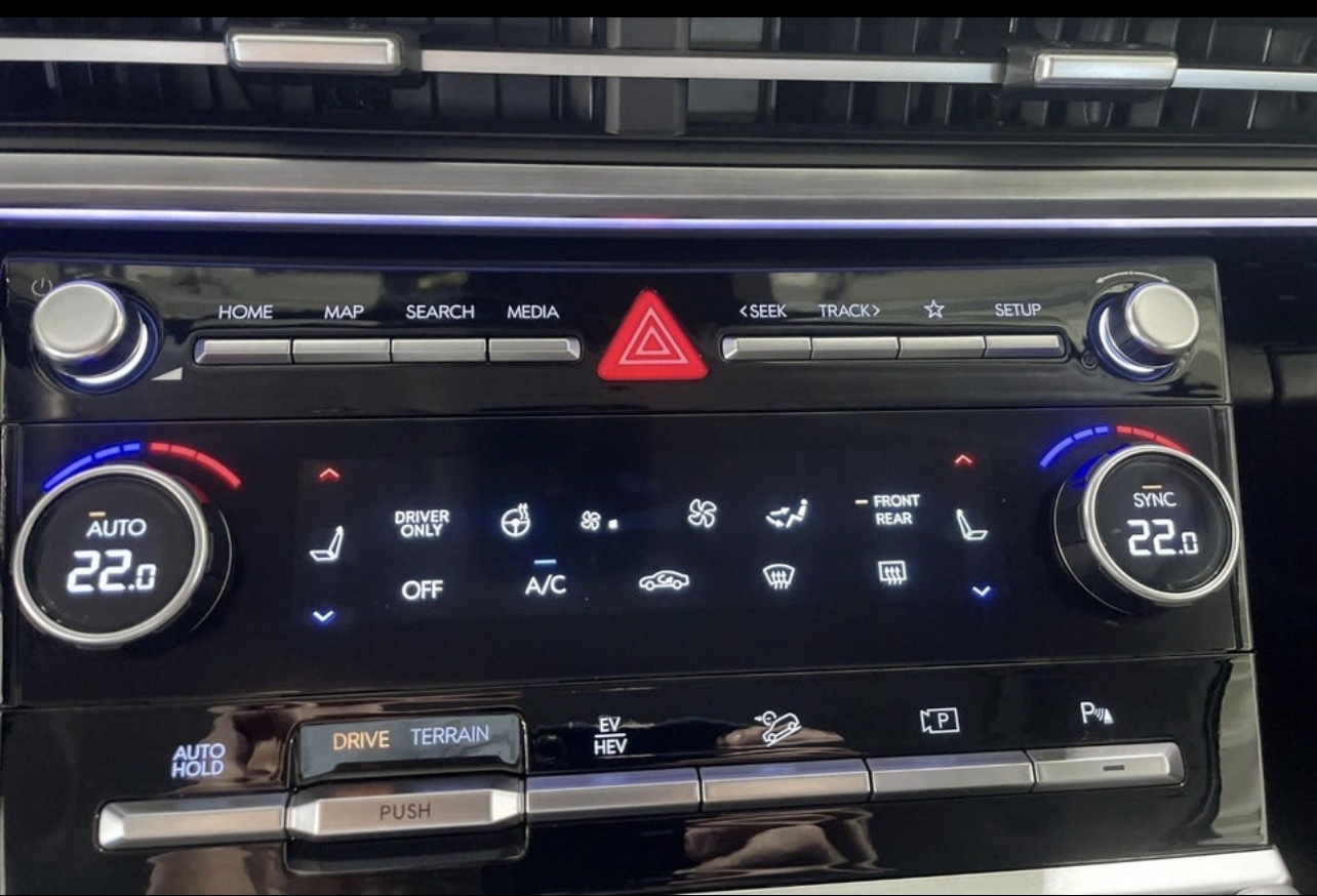 Grå Hyundai Santa Fe fra 2025
