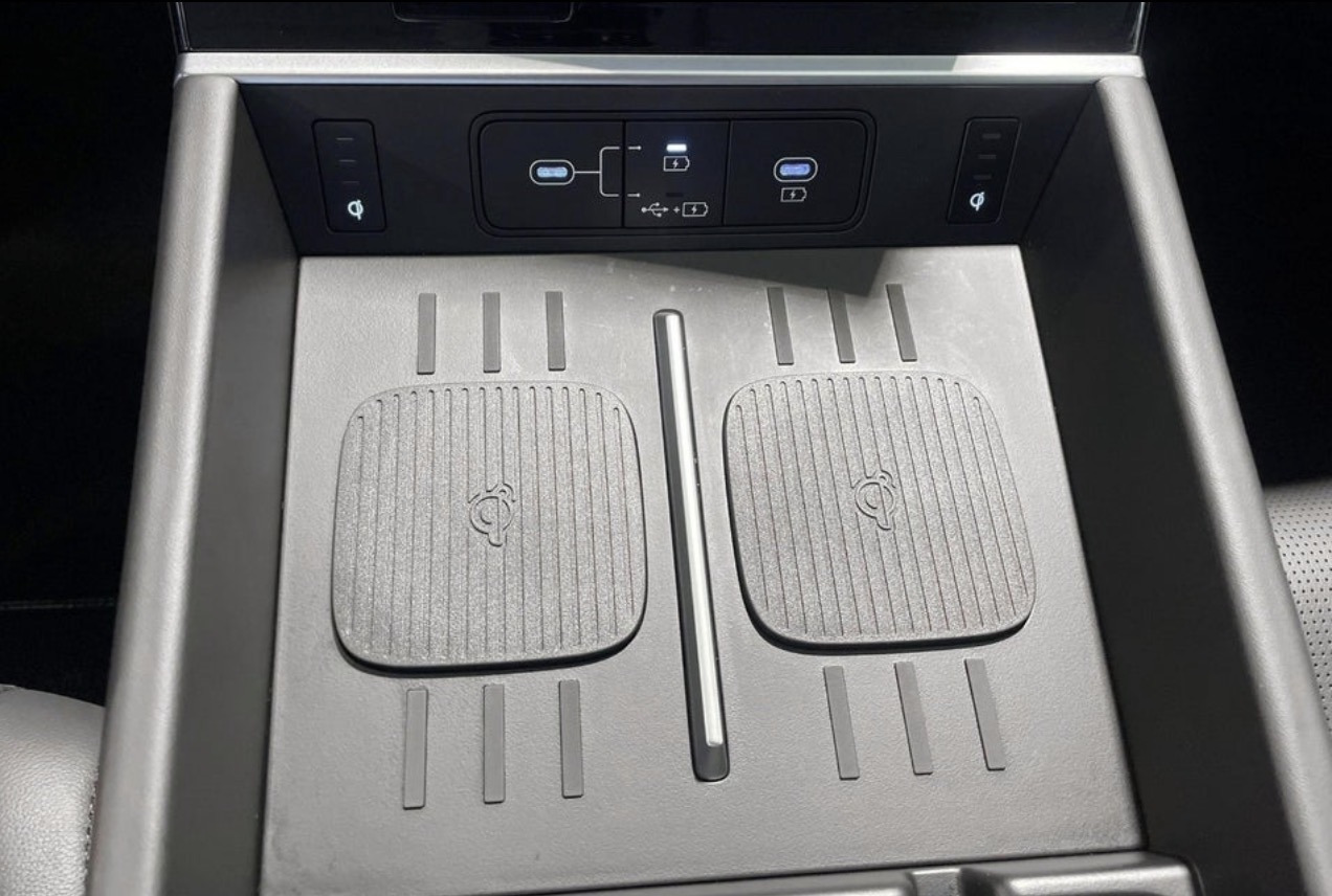 Grå Hyundai Santa Fe fra 2025