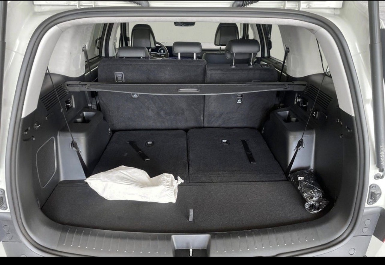 Grå Hyundai Santa Fe fra 2025