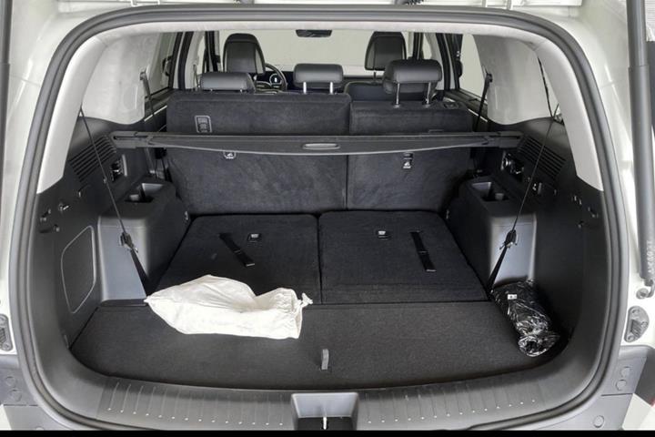 Grå Hyundai Santa Fe fra 2025