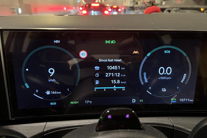 Grå Hyundai Santa Fe fra 2025