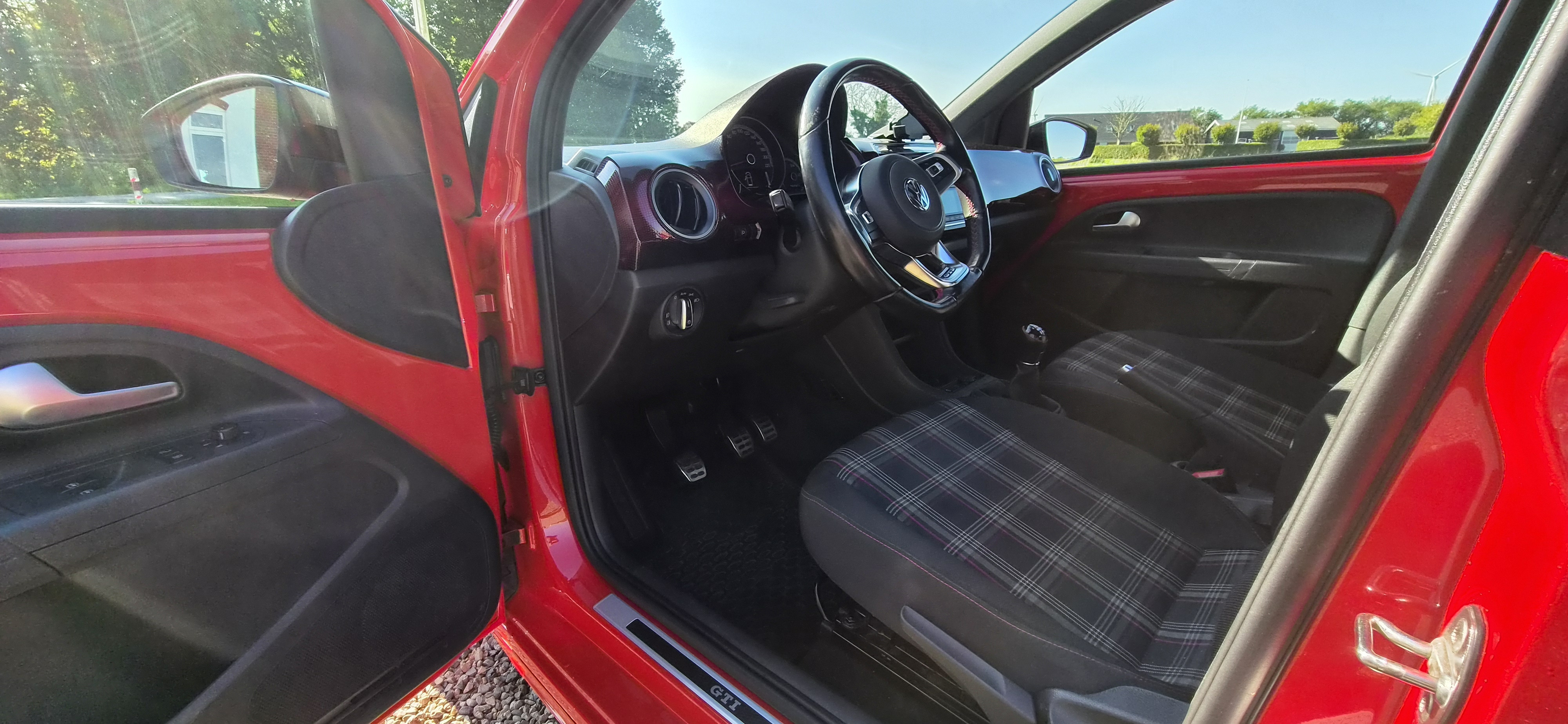 Rød VW UP! fra 2018