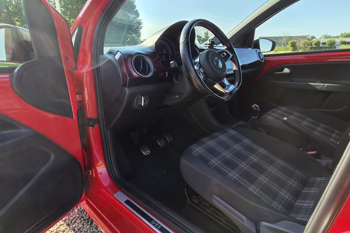 Rød VW UP! fra 2018