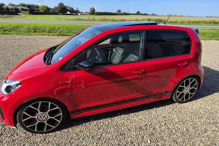 Rød VW UP! fra 2018