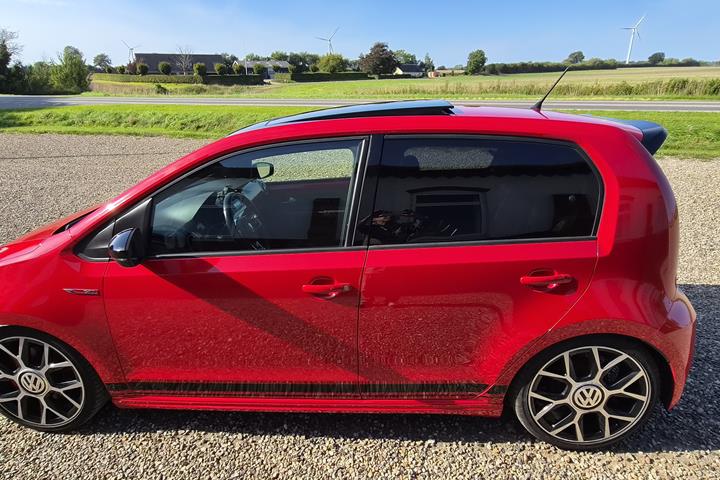 Rød VW UP! fra 2018