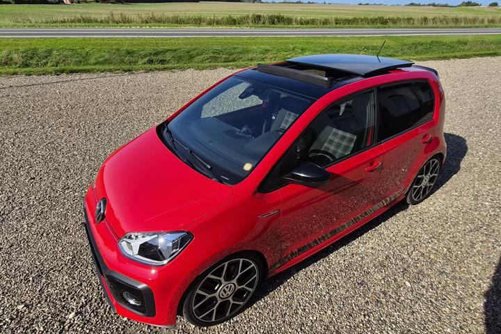 Rød VW UP! fra 2018