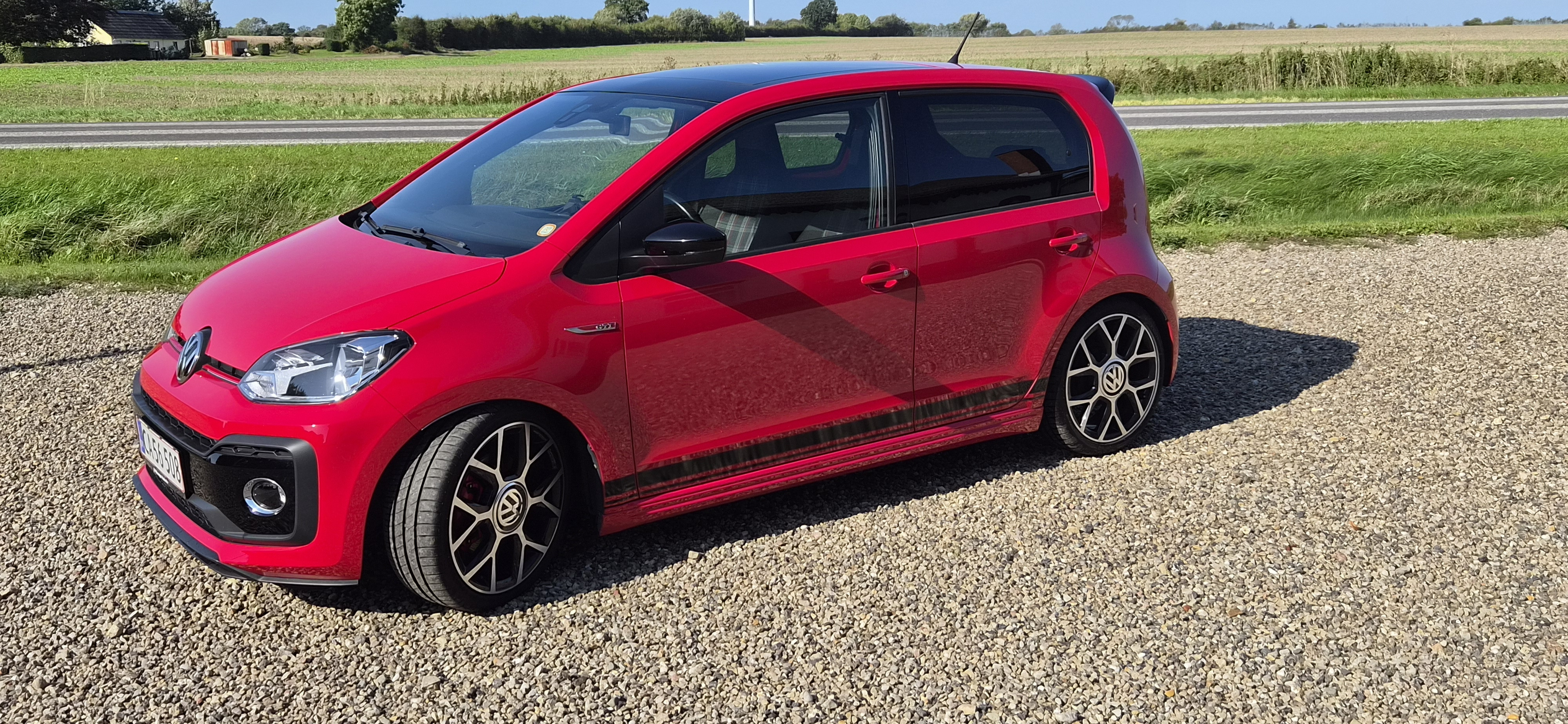 Rød VW UP! fra 2018