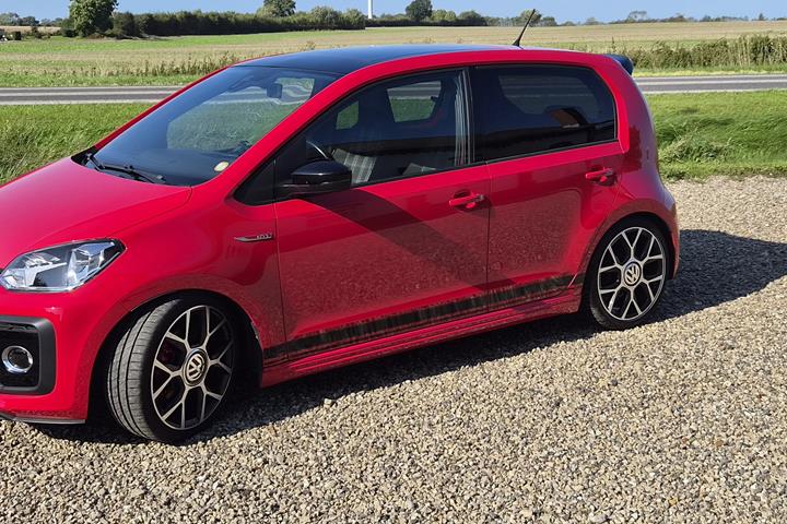 Rød VW UP! fra 2018