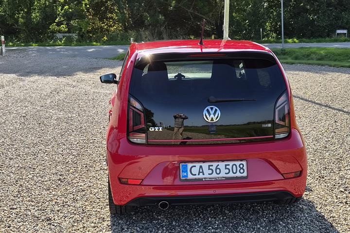 Rød VW UP! fra 2018
