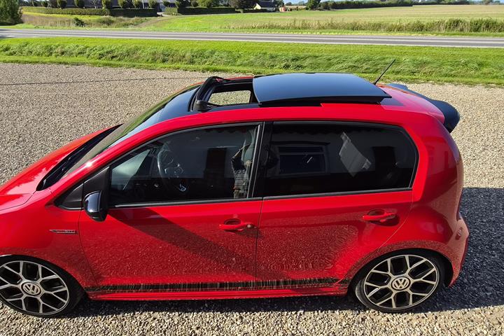 Rød VW UP! fra 2018