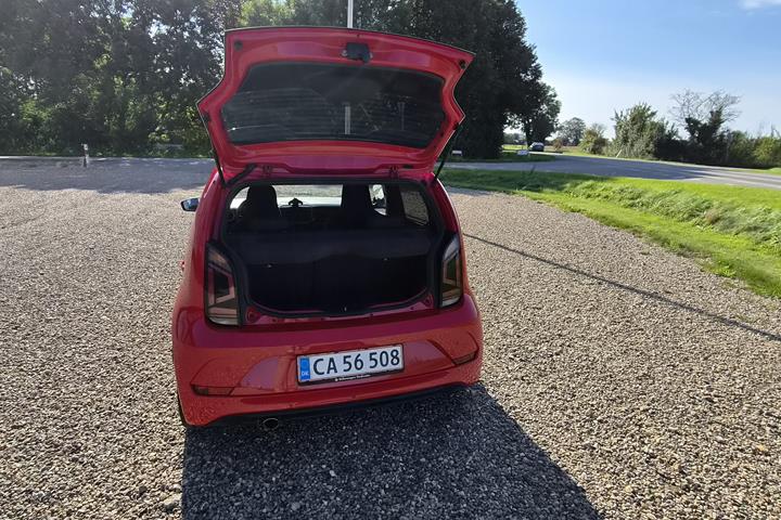 Rød VW UP! fra 2018