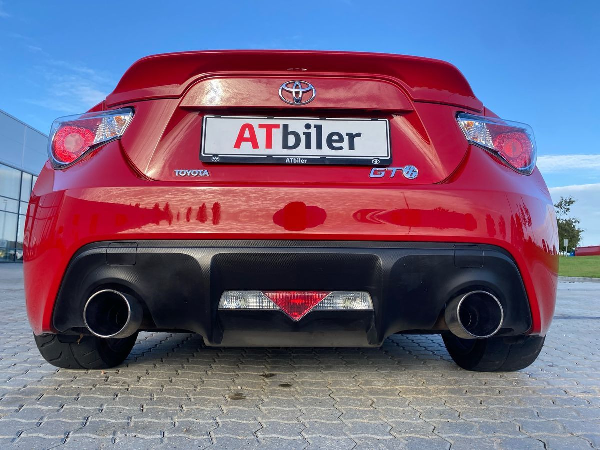 Rød Toyota GT86 fra 2013