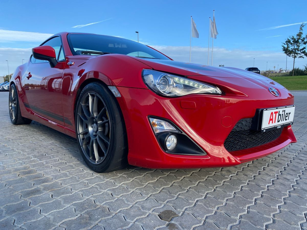 Rød Toyota GT86 fra 2013