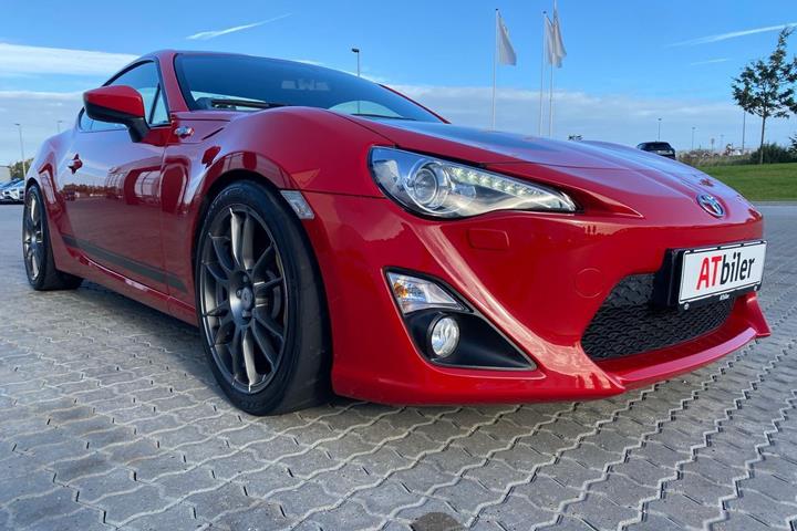 Rød Toyota GT86 fra 2013
