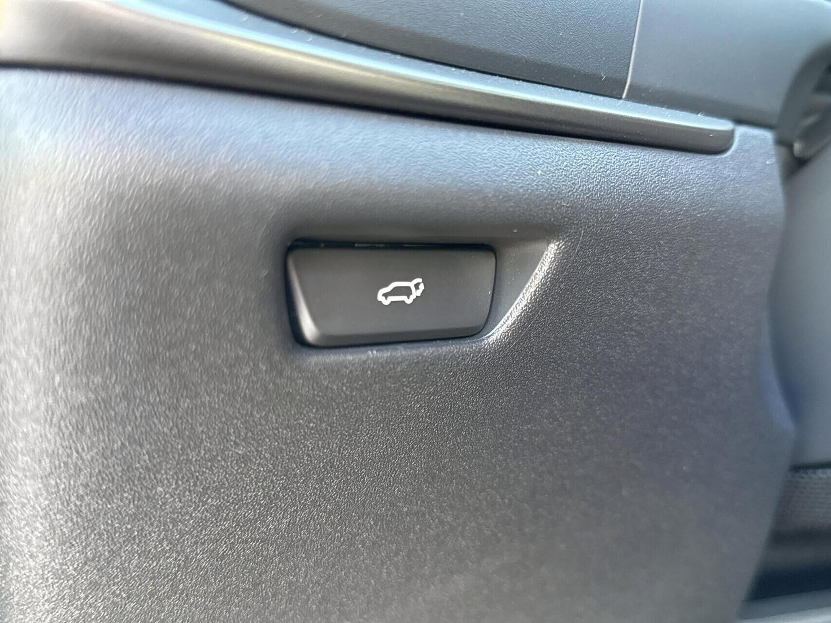 Grå Lexus RZ fra 2026