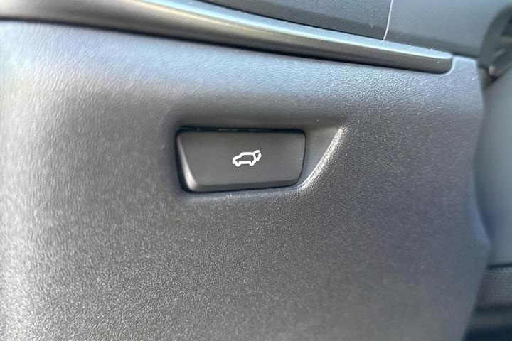 Grå Lexus RZ fra 2026