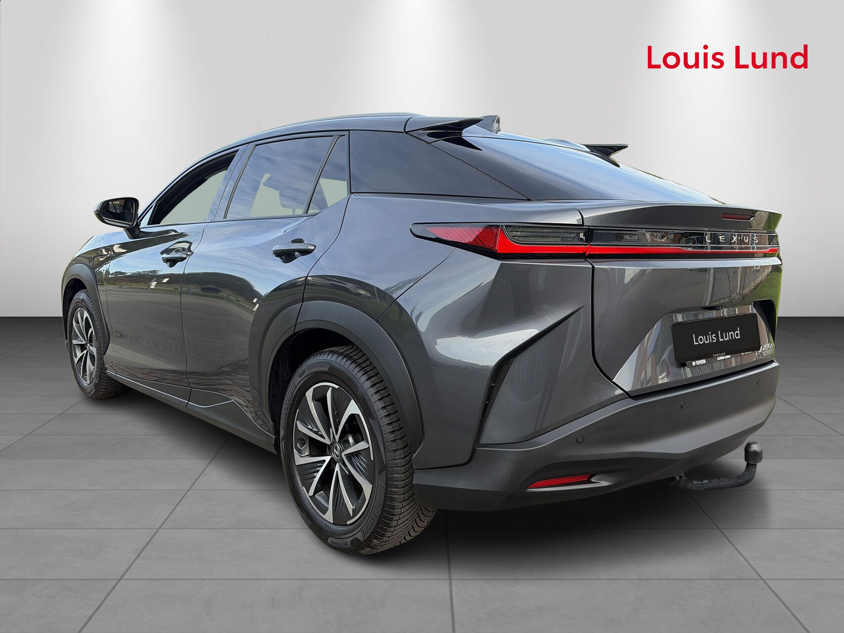 Grå Lexus RZ fra 2024