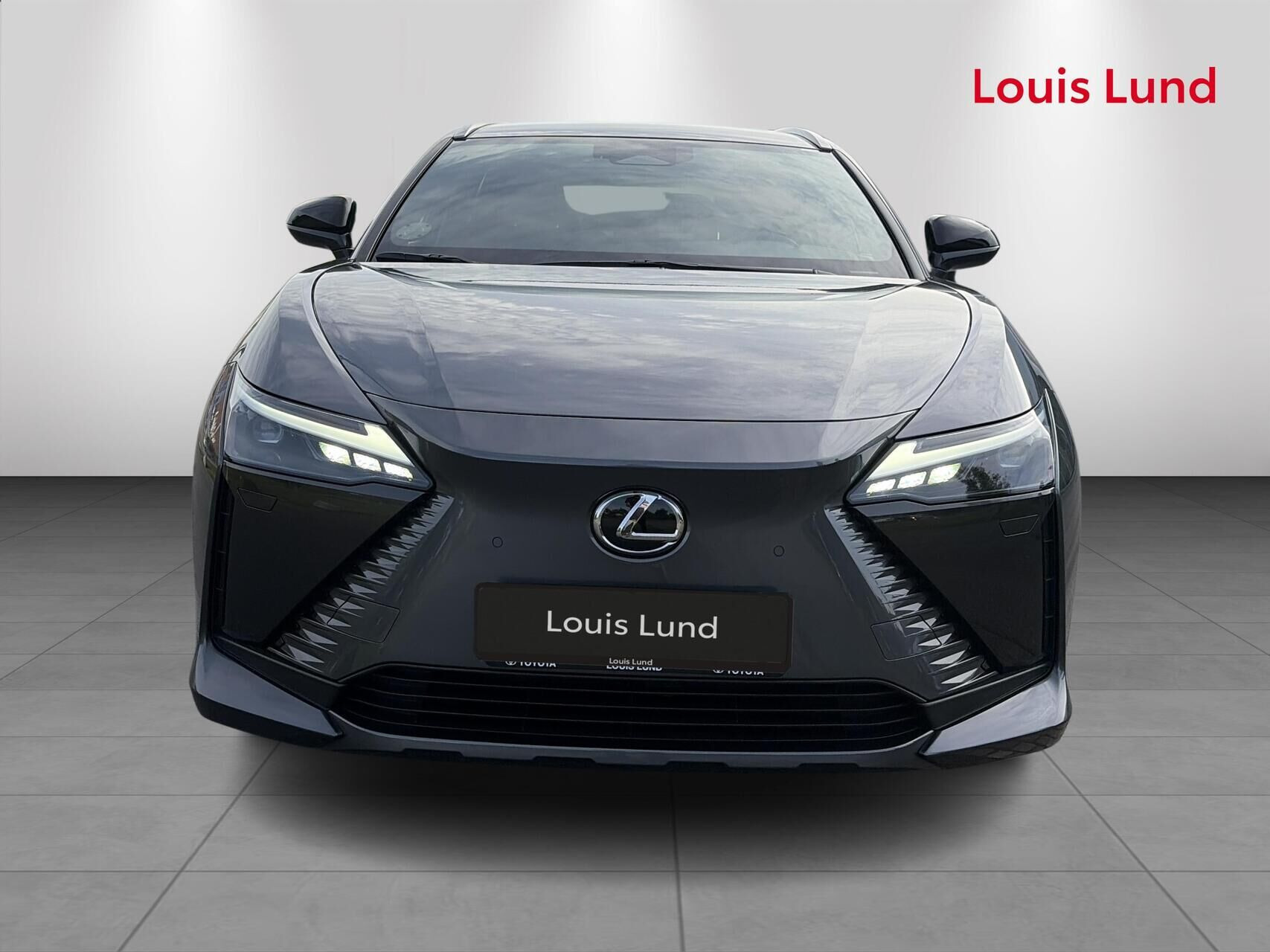 Grå Lexus RZ fra 2024