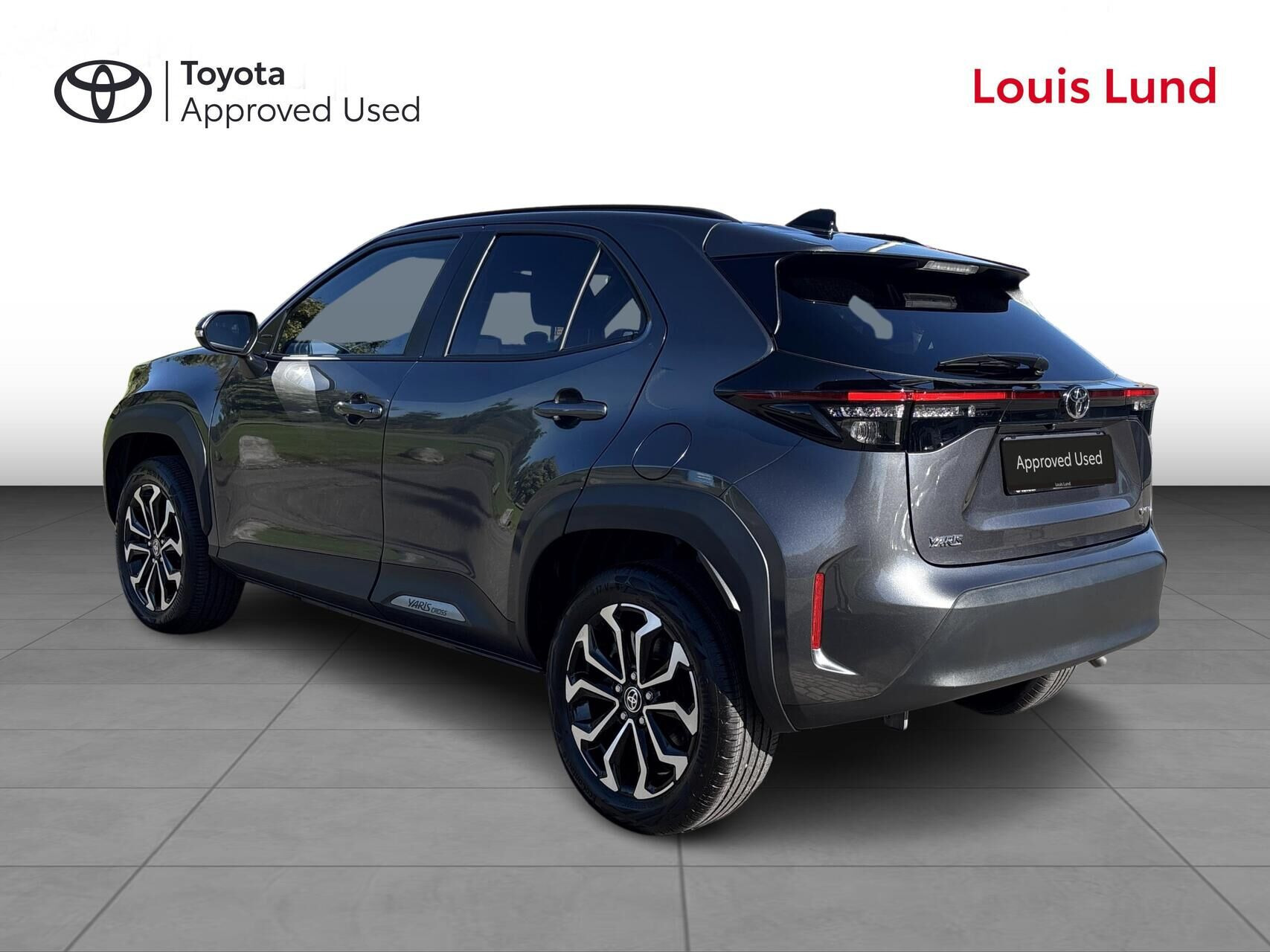 Grå Toyota Yaris Cross fra 2025