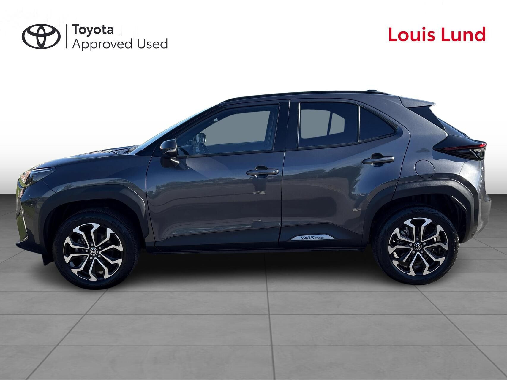 Grå Toyota Yaris Cross fra 2025