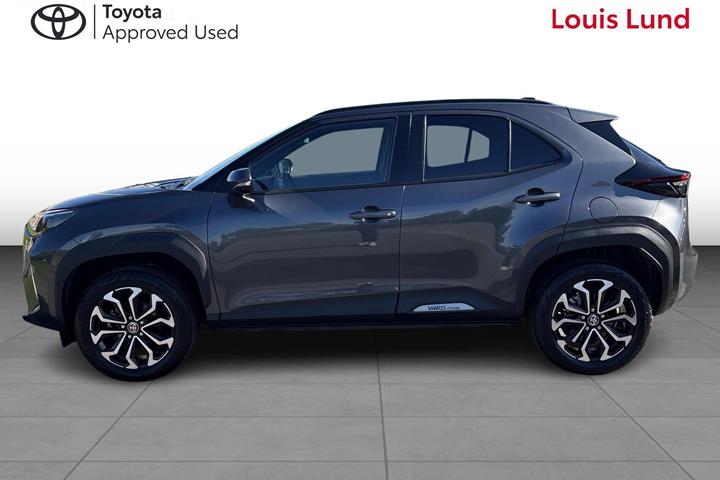 Grå Toyota Yaris Cross fra 2025