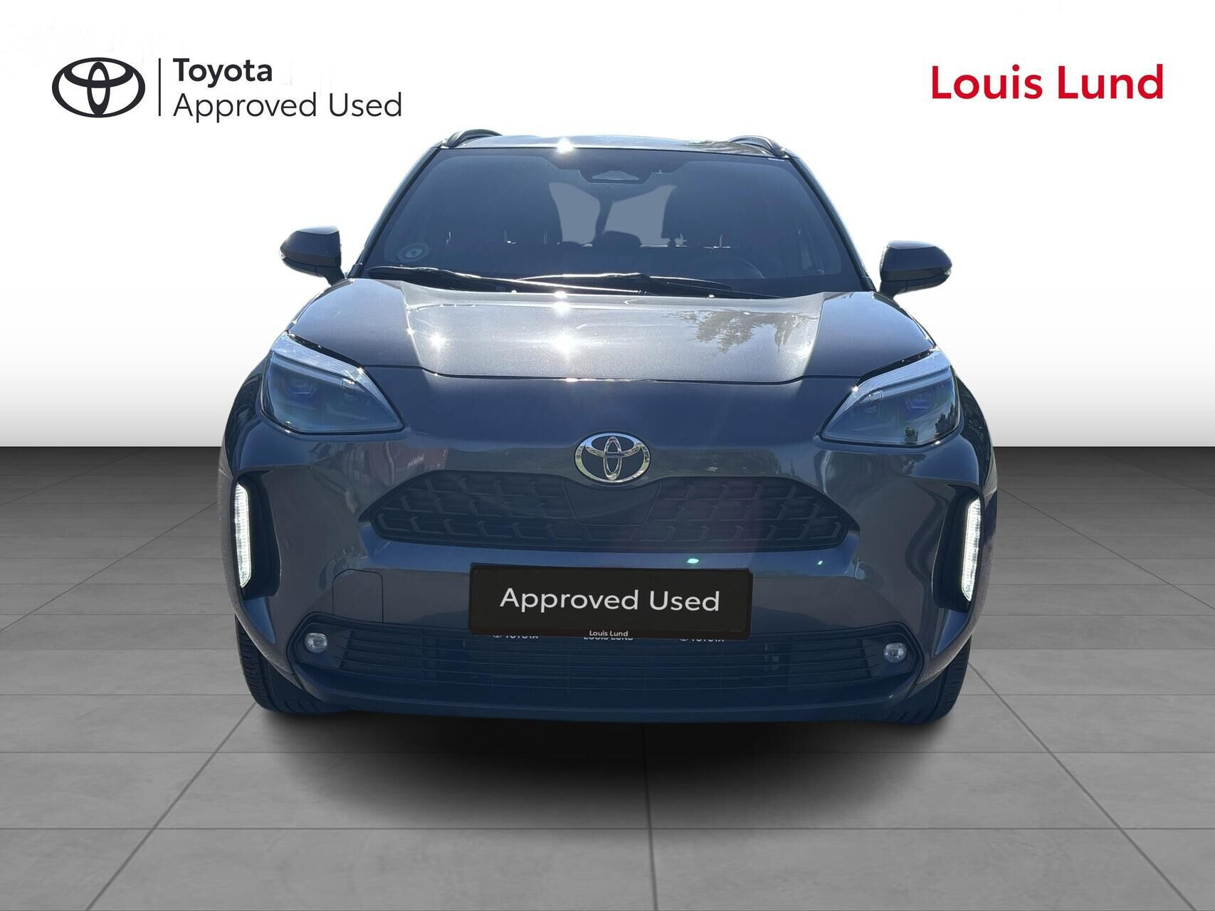 Grå Toyota Yaris Cross fra 2025