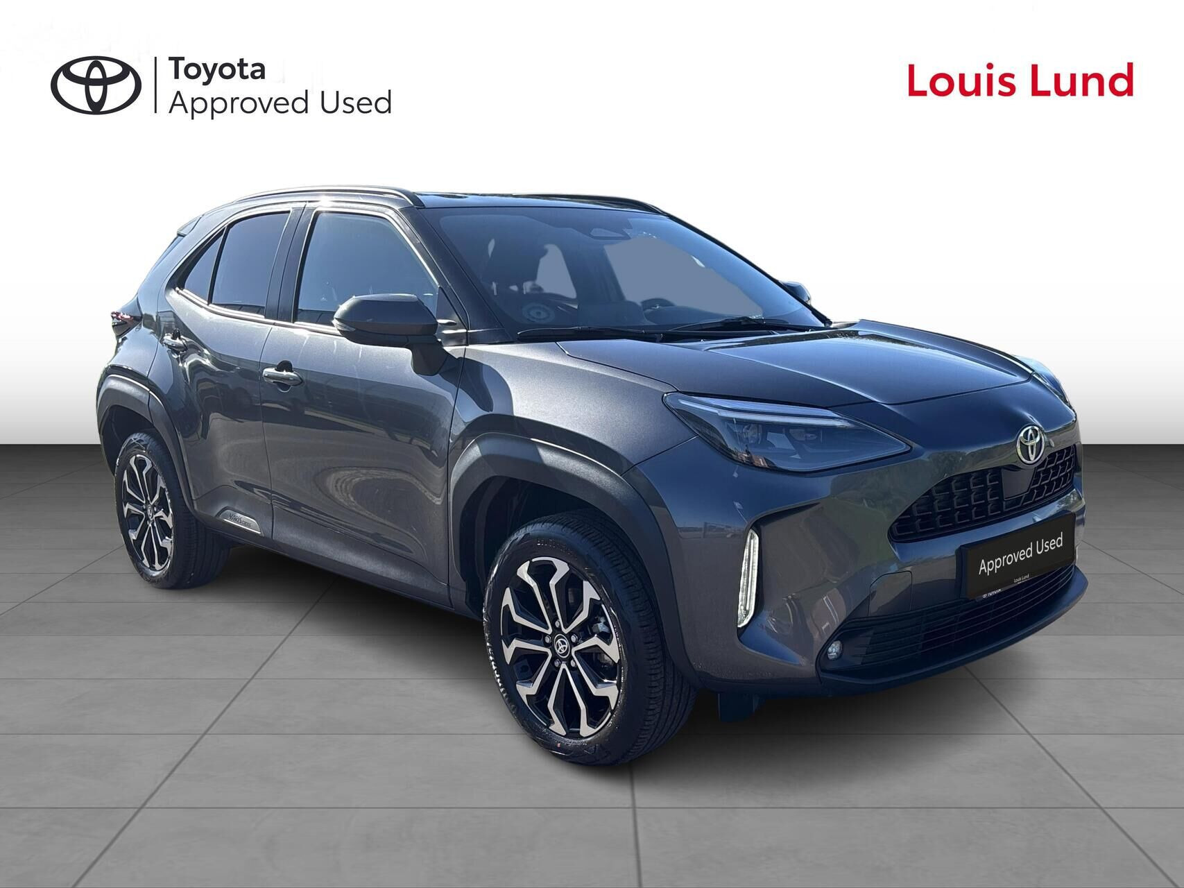 Grå Toyota Yaris Cross fra 2025