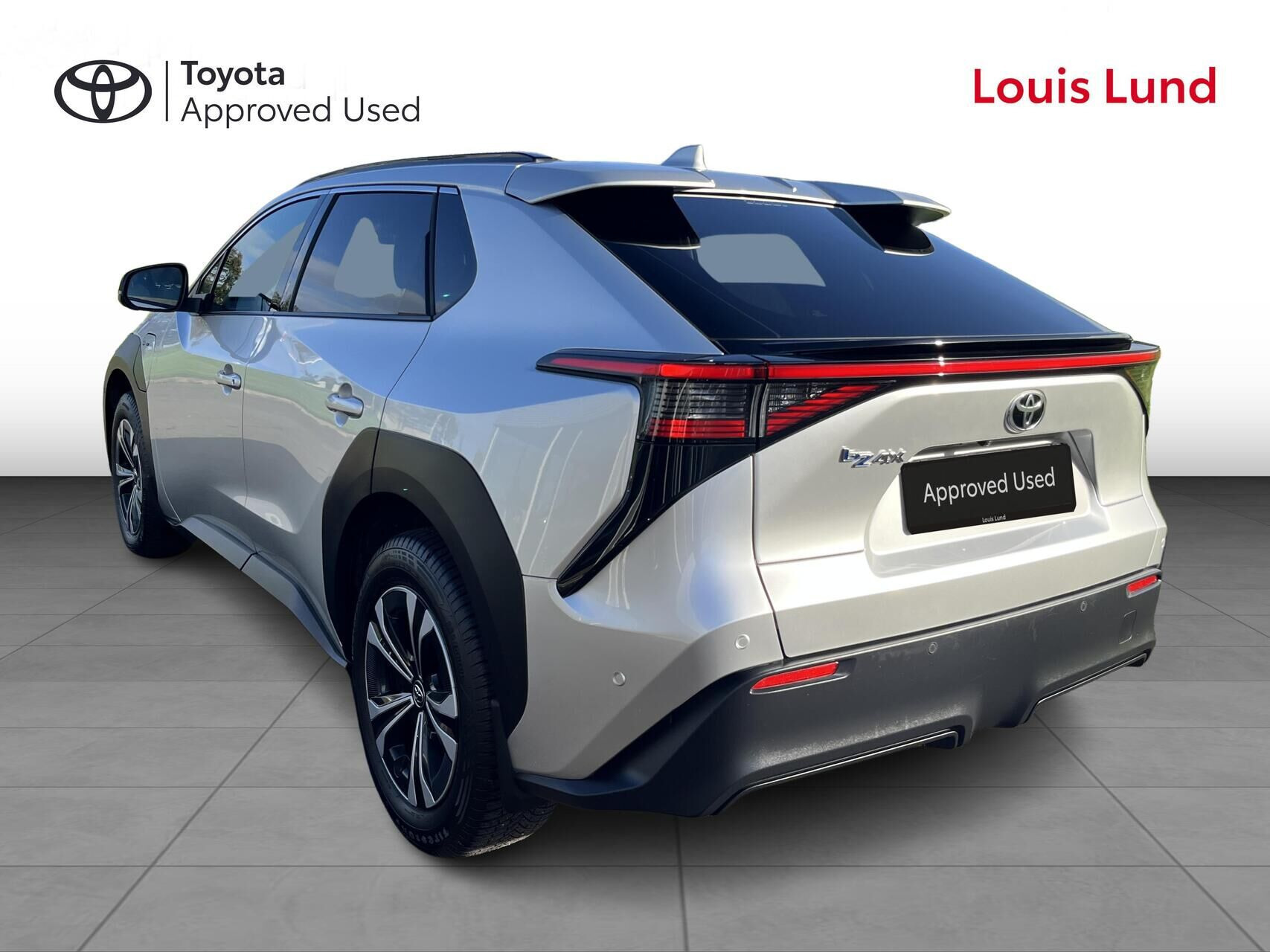 Sølv Toyota BZ4X fra 2024